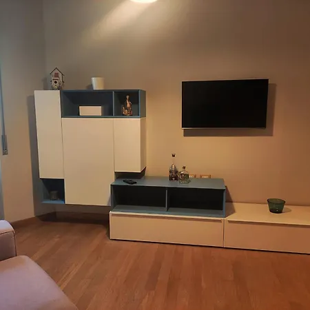 Ele House Rom